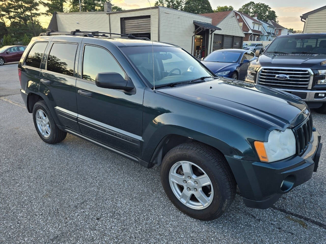 2005 Jeep Grand Cherokee for sale at QUEENSGATE AUTO SALES in York, PA