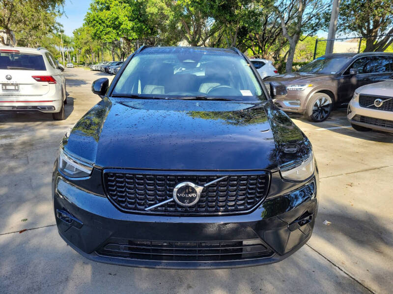 2024 Volvo XC40 B5 Plus Dark Theme