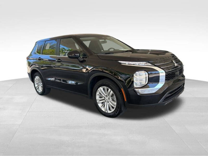 Used 2023 Mitsubishi Outlander ES with VIN JA4J3TA82PZ009638 for sale in Davie, FL