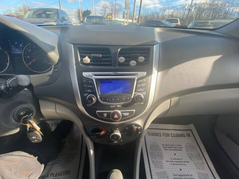2012 Hyundai Accent GS