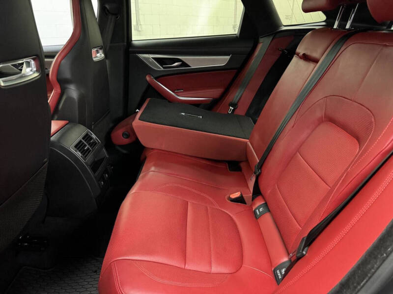 2024 Jaguar F-PACE P400 R-Dynamic S