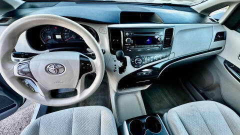 2014 Toyota Sienna LE 8-Passenger