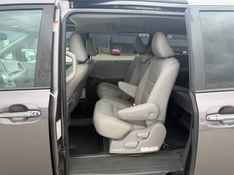 2017 Toyota Sienna XLE 8-Passenger
