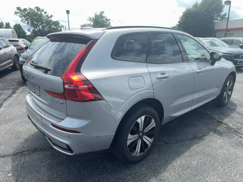 2025 Volvo XC60 T8 Plus Dark Theme