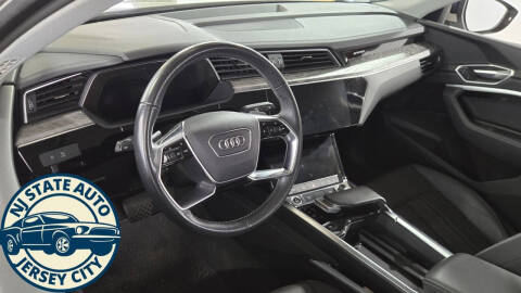 2022 Audi e-tron quattro Premium