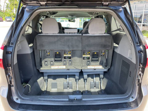 2017 Toyota Sienna LE 7-Passenger