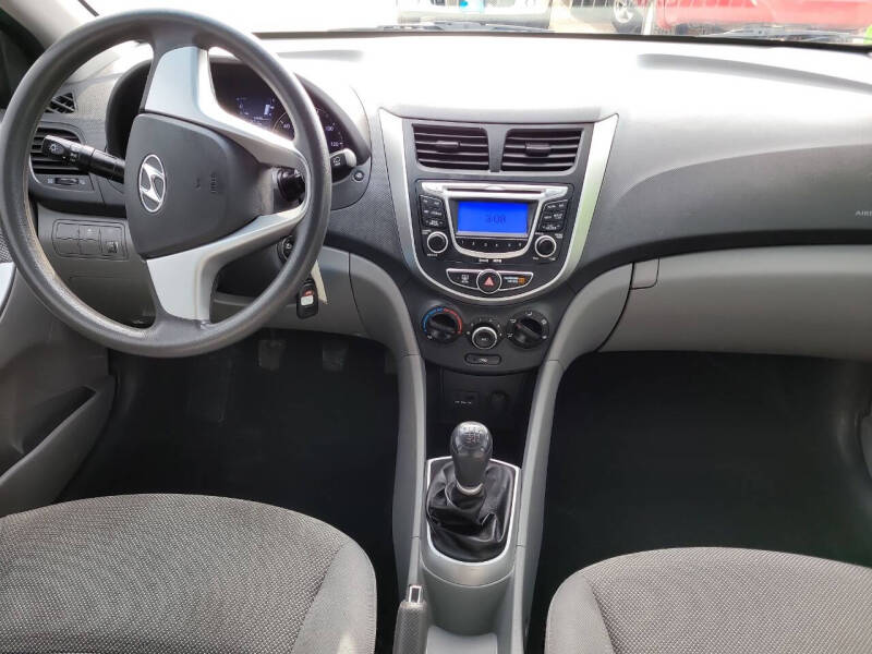 2012 Hyundai Accent GS