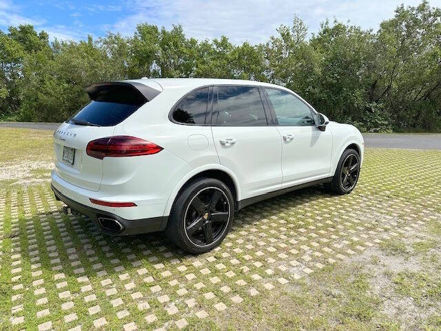 2017 Porsche Cayenne Platinum Edition photo 4