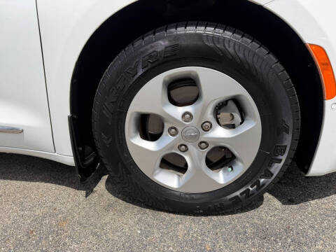 2017 Chrysler Pacifica Touring-L Plus