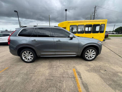 2016 Volvo XC90 T6 Momentum