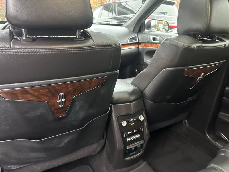 2019 Lincoln MKT Town Car Livery Fleet