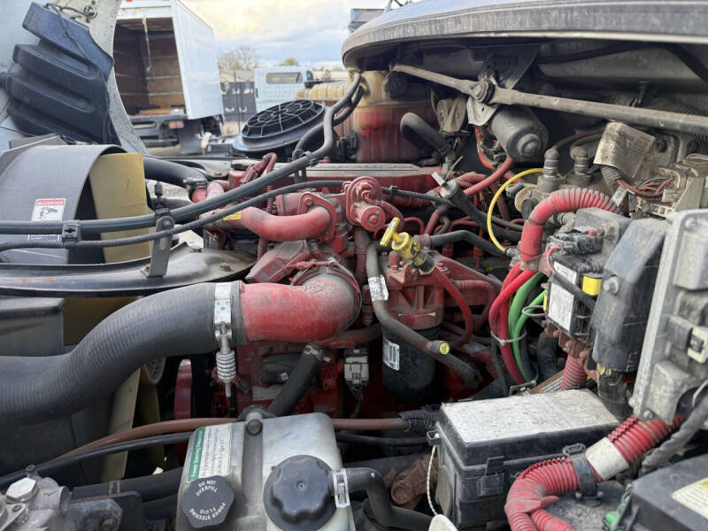 2018 Freightliner M2 106