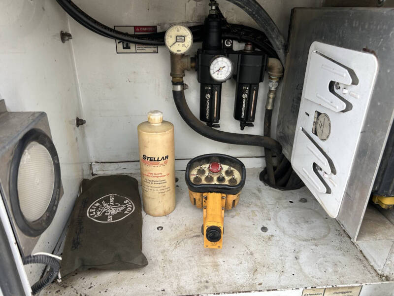 2006 Peterbilt 335 Mechanic's Truck