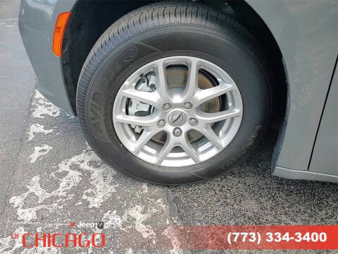 2025 Chrysler Pacifica Select