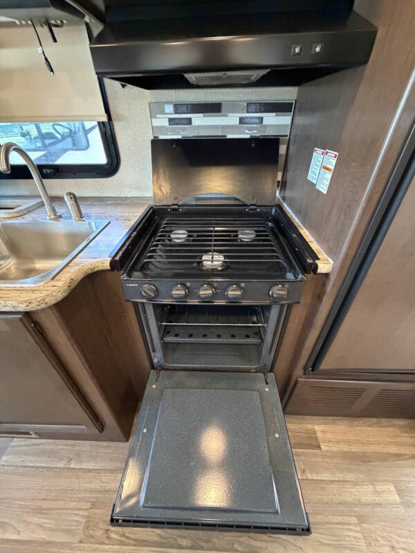 2018 Thor Motor Coach Ace 30.3