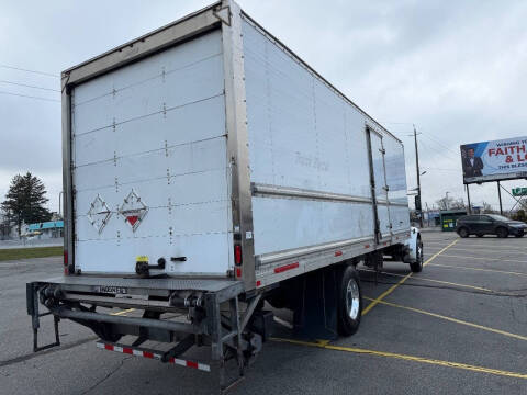 2019 Freightliner M2 106