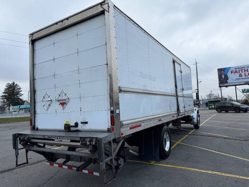 2019 Freightliner M2 106