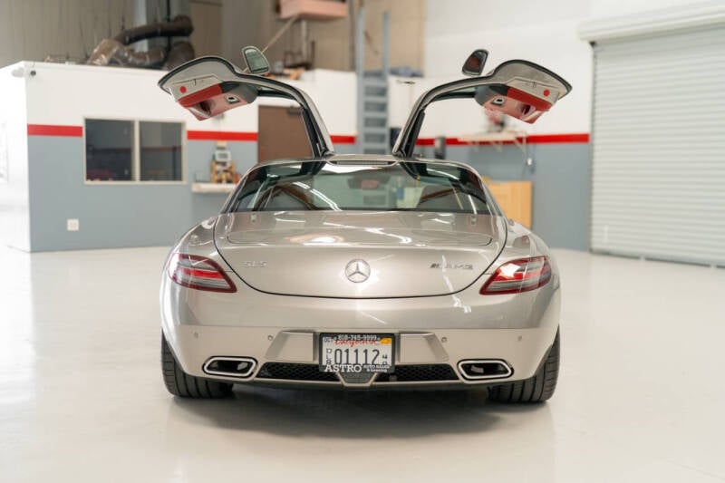 2012 Mercedes-Benz SLS AMG null photo 11