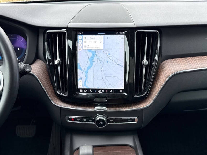 2022 Volvo XC60 B5 Momentum