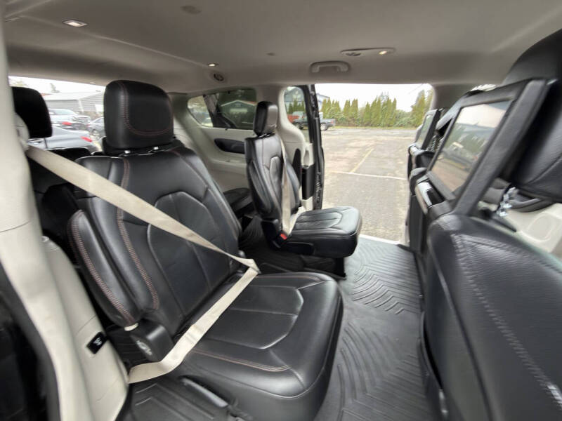 2017 Chrysler Pacifica Touring-L Plus