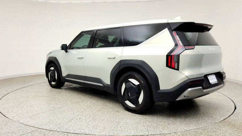 2024 Kia EV9 Light Long Range