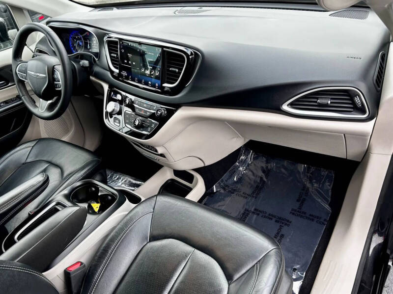 2022 Chrysler Pacifica Touring L