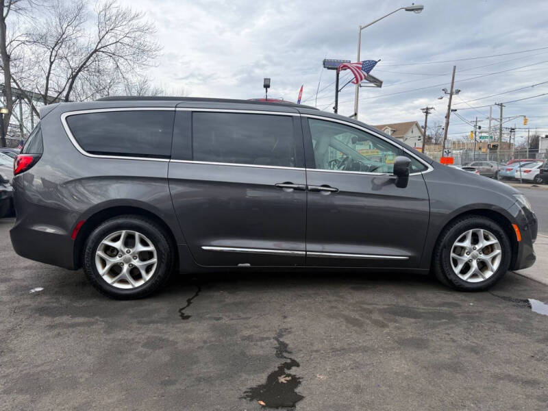 2017 Chrysler Pacifica Touring Plus