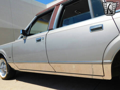 1988 Lincoln Town Car Signature