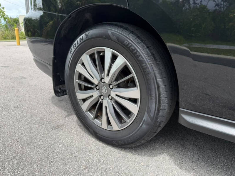2017 Nissan Pathfinder SL