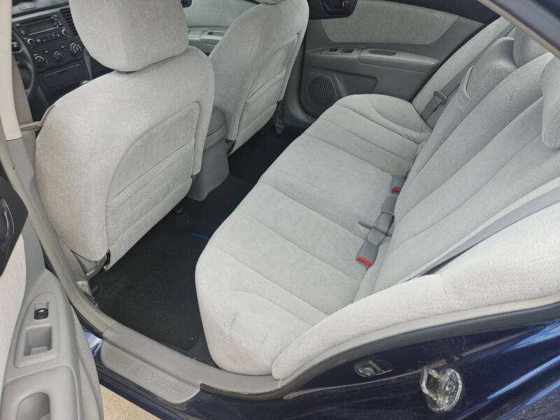 2007 Kia Optima LX photo 2