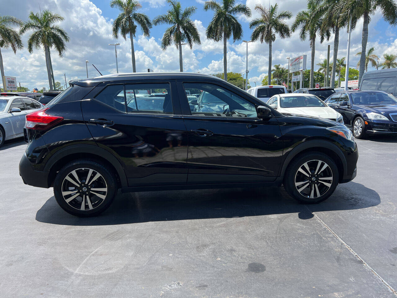 2019 Nissan Kicks Wagon - $16,900