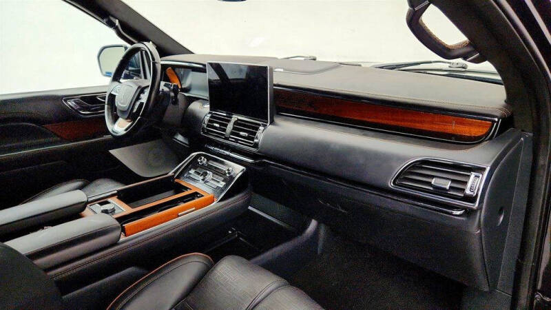 2022 Lincoln Navigator Black Label