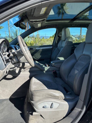 2013 Porsche Cayenne GTS