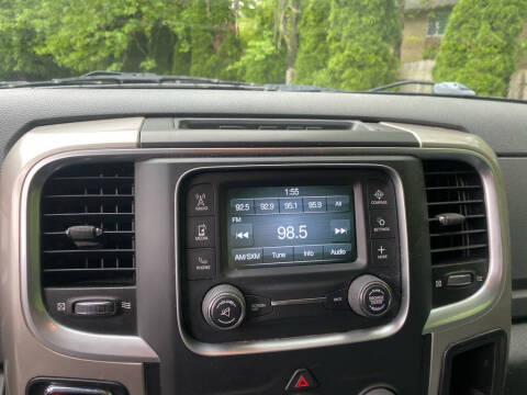 2017 RAM 1500 SLT