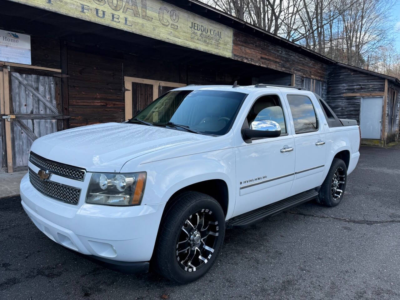 2009 Chevrolet Avalanche for sale at Drive X in Oakville, CT