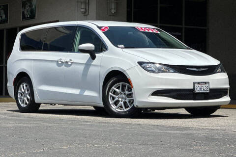 2022 Chrysler Voyager LX