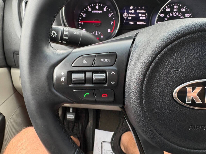 2017 Kia Sedona LX