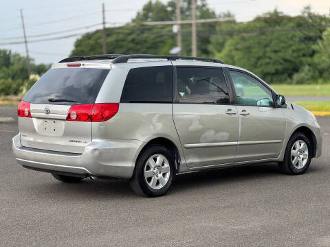 2010 Toyota Sienna LE 7-Passenger