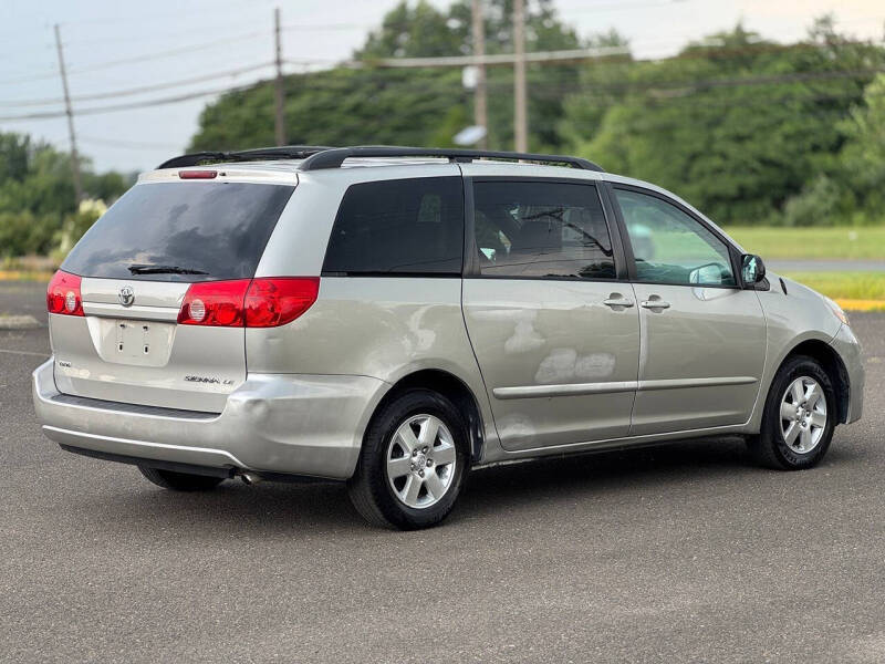 2010 Toyota Sienna LE 7-Passenger