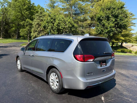 2017 Chrysler Pacifica Touring-L
