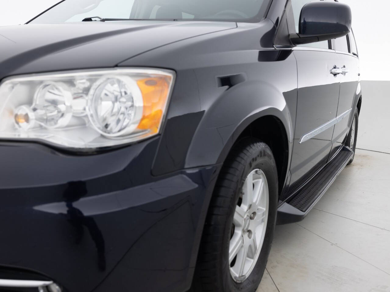 Used Car 2011 Chrysler Town And Country  Touring 4dr Mini Van For Sale Under $10,000 In Coal City, Illinois