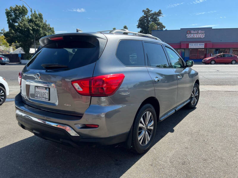 2020 Nissan Pathfinder S photo 5