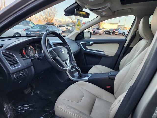 2016 Volvo XC60 T6 Drive-E