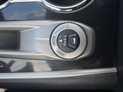 2017 Nissan Pathfinder SV