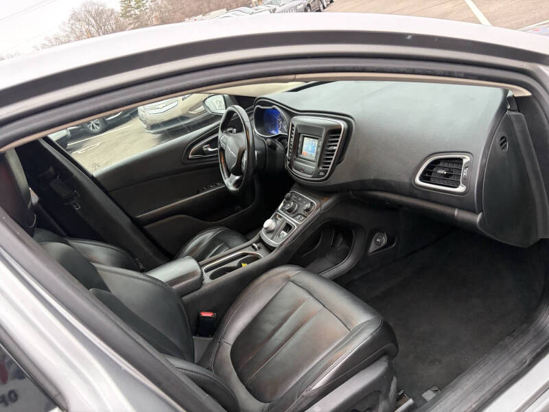2016 Chrysler 200 Limited