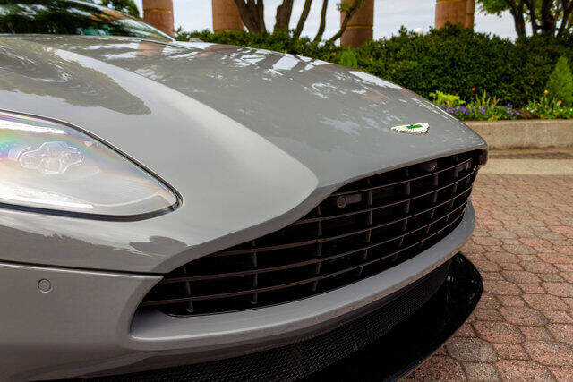 2018 Aston Martin DB11 17