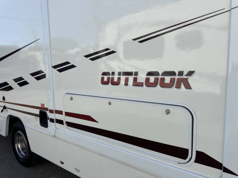 2019 Winnebago Outlook