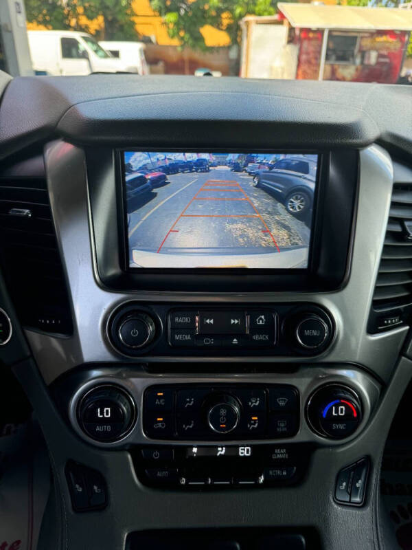 2016 Chevrolet Suburban LT photo 11