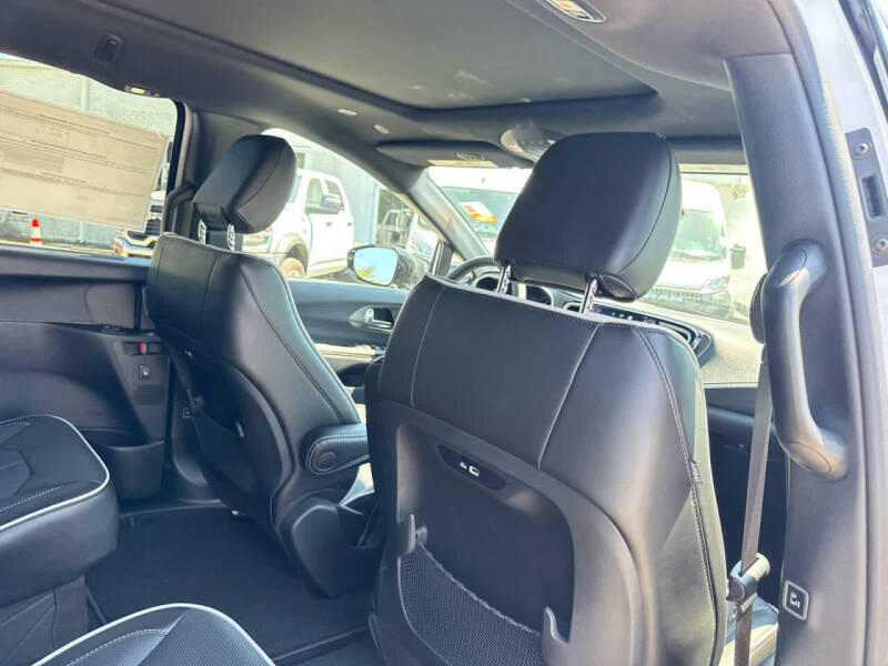 2027 Chrysler Pacifica Limited