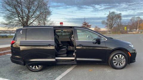 2022 Chrysler Pacifica Hybrid Touring L